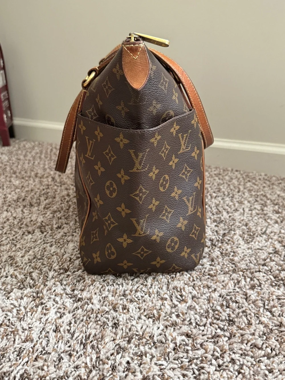 Authentic Louis Vuitton Totally MM in Monogram Canvas